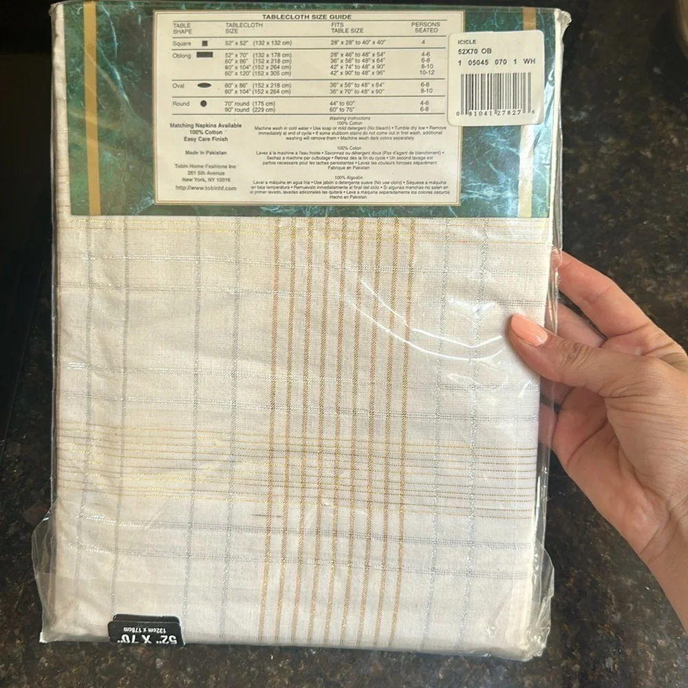 ❤️ 🆕 TOBIN HOME FASHIONS ICICLE TABLECLOTH  gold and silver threading 52” x 70”